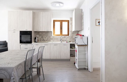 Bagnolo Piemonte Apartamento | Apartment 'Casa Rucas' with Mountain View, Shared Garden and Wi-Fi