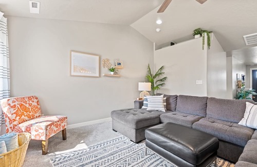 Caldwell Casa | New Indoor Sauna, Sleeps 8, SW Caldwell, Vallivue