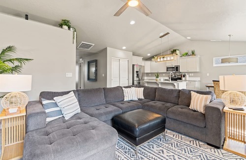 Caldwell Casa | New Indoor Sauna, Sleeps 8, SW Caldwell, Vallivue