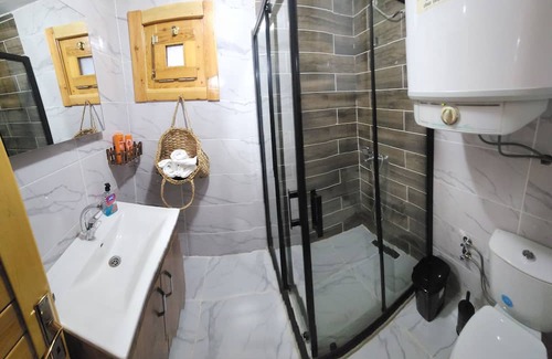 Yalova Chalet De Esquí | Pet friendly, Sea View Chalet 15 minutes to the beach. 44m2