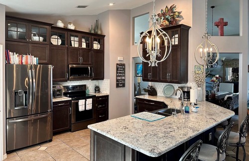 Boyette Springs Casa | Beautiful 40 ft Pool/Spa Home with Private Gym & Dedicated Office on Lake