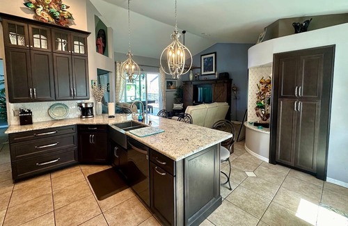 Boyette Springs Casa | Beautiful 40 ft Pool/Spa Home with Private Gym & Dedicated Office on Lake