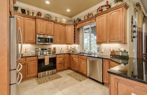 Lakeland Casa | Beautiful 4/2 bath, 2600 sq ft home in gated subdivision. pool and hot tub