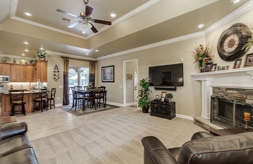 Lakeland Casa | Beautiful 4/2 bath, 2600 sq ft home in gated subdivision. pool and hot tub