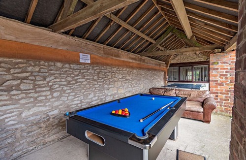 Newton-on-Rawcliffe Casa | Magpie cottage w pool in North Yorkshire