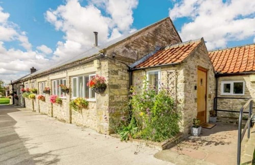 Newton-on-Rawcliffe Casa | Picturesque cottage w/pool in North York Moors