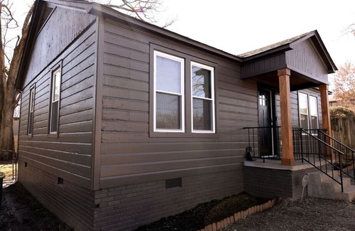 Little Rock Casa | Urbane Bronze Château