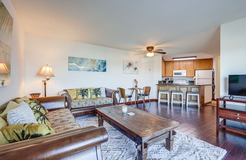 Hollywood Condominio | Oxnard Condo w/ Community Pool + View of Marina!