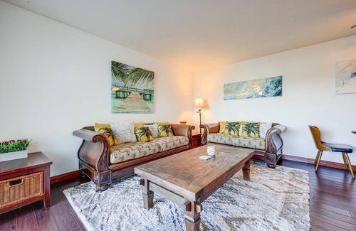 Hollywood Condominio | Oxnard Condo w/ Community Pool + View of Marina!
