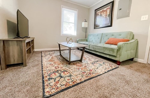 West Central Apartamento | Sleepover: Peaceful 1BD/1BA- Downtown Springfield