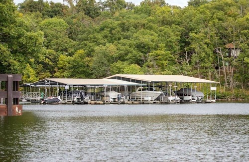 Village of Four Seasons Villa | Cozy villa right on the lake w/ access to pools, hot tubs, and so much more!