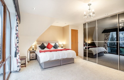 Neath Cabaña | 5 bedroom accommodation in Neath