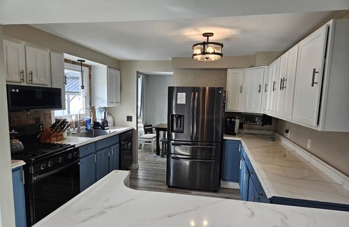 Lancaster Casa | Clean Whole House With Hot Tub 15 Minutes to Anywhere in Buffalo