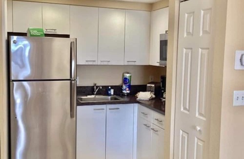 Weston Complejo | Weston offers an upscale community that thrives on golf, tennis, and spas.
