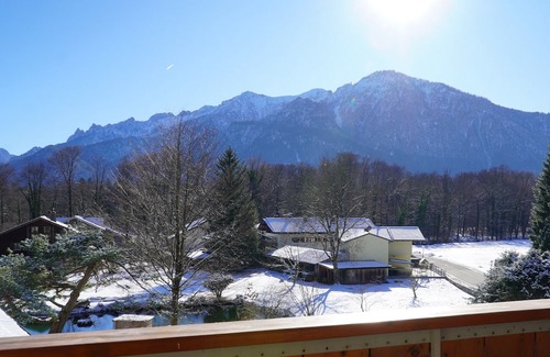 Bad Reichenhall Apartamento | Gemütliche Ferienwohnung Mitten im Grünen mit Badeteich und Direktem Bergblick!