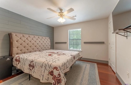 Maurepas Casa | House located on the Bayou-Sleeps 16. Fishing, WiFi, pool, AC, and pool table