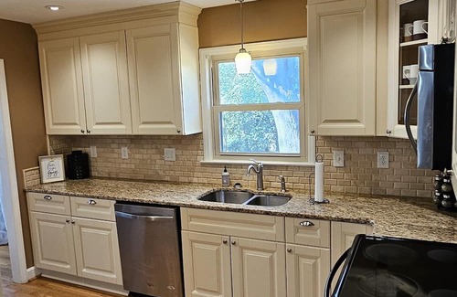 Charlotte Casa | Charming 4-bedroom house with AC and WiFi in superb Charlotte LoSo Area