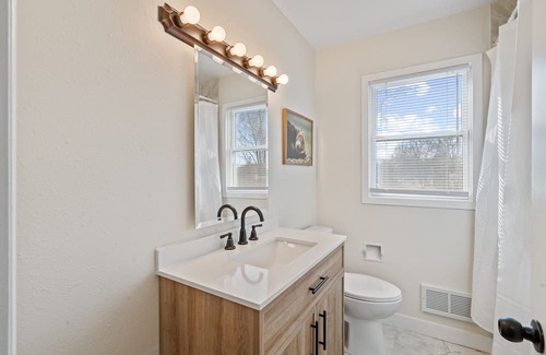 Iowa City Casa | cozy, convenient, close to UIHC!