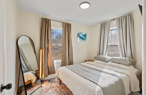 Iowa City Casa | cozy, convenient, close to UIHC!