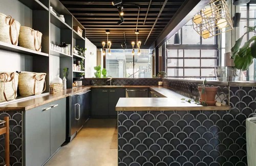 Rolling Mill Hill Apartamento | Groovy Nashville: Parking, Pool, Gym, Terrace. So close to Broadway & Downtown!