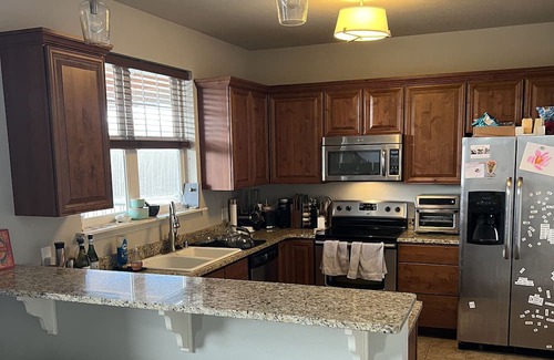 Missoula Condominio | Cozy condo minutes from downtown with lofted ceilings and spacious rooms!