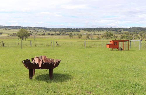 Cranley Cabina | Cosy Farm Stay. Minutes from Toowoomba Bypass