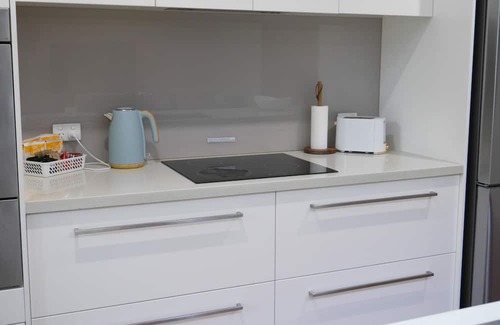 Caringbah South Casa | Luxury 2 story home in Yowie Bay. Close to Sydney CBD & Cronulla Beach