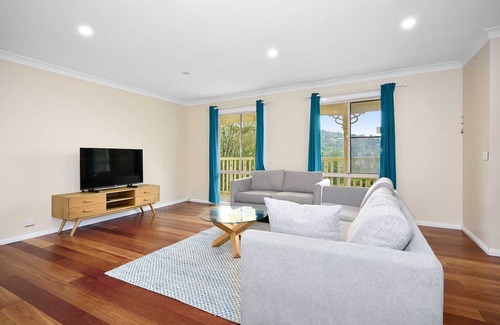 Upper Ferntree Gully Casa | Spacious 3BR Family Haven in Upper Ferntree Gully