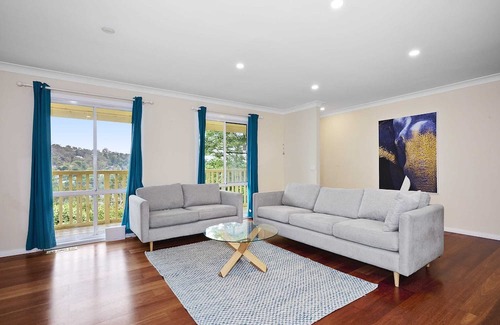 Upper Ferntree Gully Casa | Spacious 3BR Family Haven in Upper Ferntree Gully