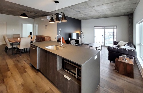 Fabreville Apartamento | Corporate Stays - Le James - 3 Bedroom Apartment with AC and WIFI in Laval