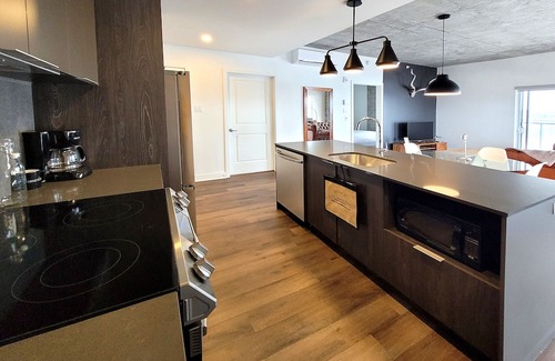 Fabreville Apartamento | Corporate Stays - Le James - 2 Bedroom Apartment with AC and WiFi in Laval