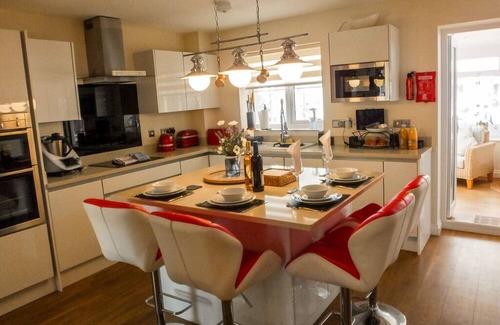 Isle of Portland Casa | PennWay House - Modern, Hot Tub and Sea Views