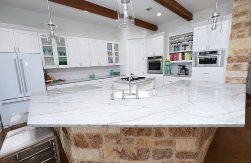 Boerne Casa | Texas Eclipse Pool party