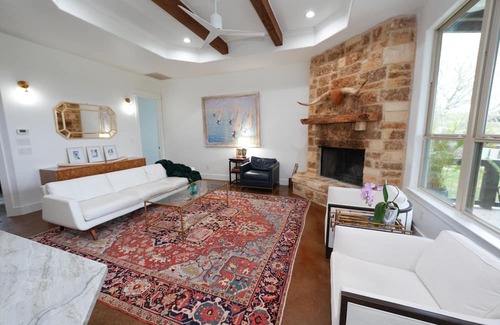 Boerne Casa | Texas Eclipse Pool party