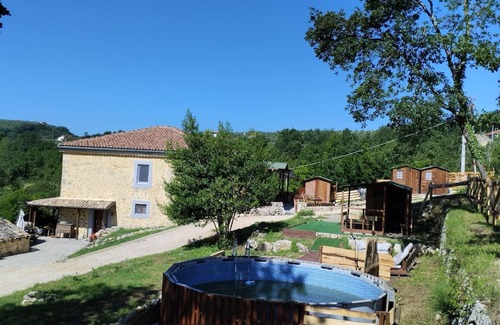 Arpino Casa | 12 m2 tent equipped with a comfortable French double bed, with an internal space to relax in. The ex