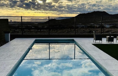 Las Vegas Casa | Cozy 3-bedroom house with mountain and strip views