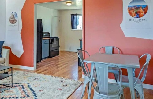 Kanab Casa | WHOLE HOTEL|Hot Tub|Hammocks|Venture Base Hotel