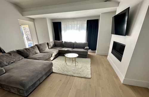 Hamilton Casa | Entire home in Dundas