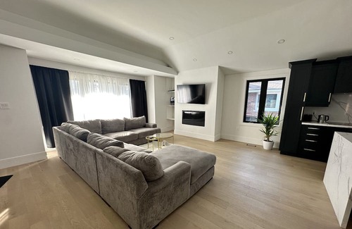 Hamilton Casa | Entire home in Dundas