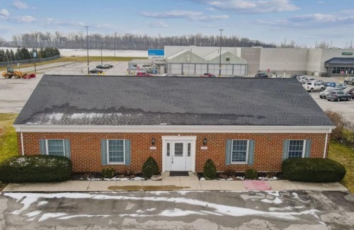 Wapakoneta Casa | Spacious 3000 sq ft office building in Wapakoneta