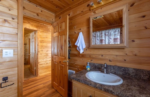 Island Park Cabina | KABINO: NEW! Hot Tub Fire Pit Trails Yellowstone WiFi