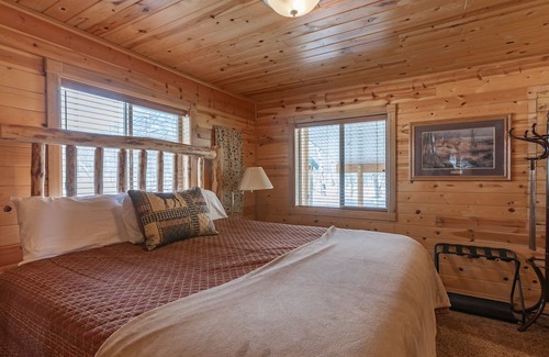 Island Park Cabina | KABINO: NEW! Hot Tub Fire Pit Trails Yellowstone WiFi