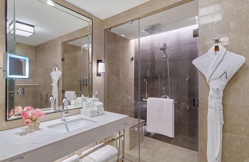 Mecca Casa | A journey of a lifetime! Experience luxury and comfort at Address Jabal Omar.