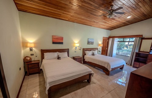 Sierra Casa | Modern and Spacious near Monteverde Reserves, Zip Lines, Waterfalls & Wildlife!