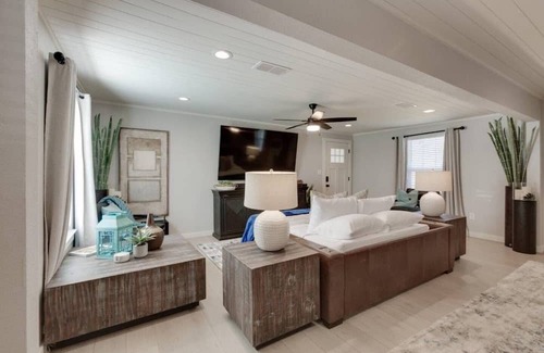 Pilot Point Casa | Liberty House in Pilot Point -- A cozy vibe & 10 minutes from Ray Roberts Lake.