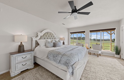 Leon Junction Otro | Lakeside Farmhouse with Pool on 142 Acres near Temple, Texas