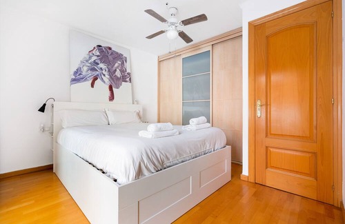 El Port Apartamento | This apartment is a 2 bedroom(s), 2 bathrooms, located in L'Hospitalet de Llobregat, .