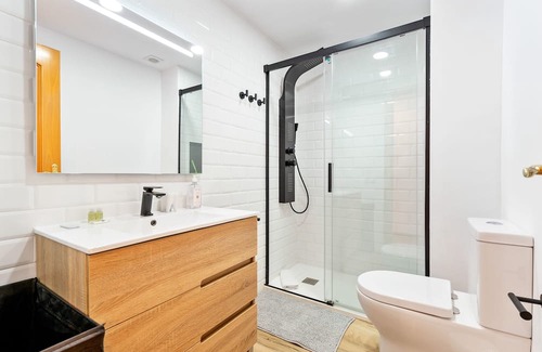 El Port Apartamento | This apartment is a 2 bedroom(s), 2 bathrooms, located in L'Hospitalet de Llobregat, .