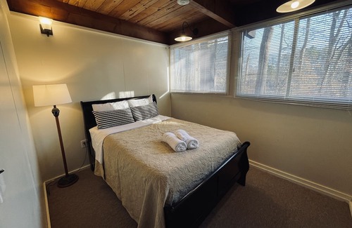 Clemmons Cabaña | Escape to our cozy cottages nestled in Tanglewood Park's peaceful woods