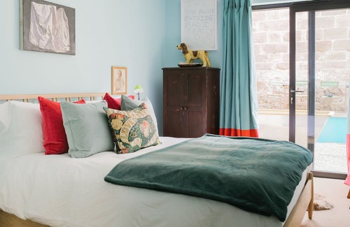 Banchory Cabaña | A cosy colourful cottage with a great view